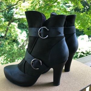 Farylrobin Black Platform Heel Wedge Booties